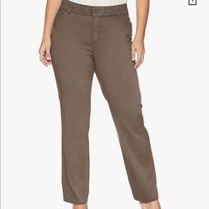 Lee Plus size straight leg, mid rise pants size 18